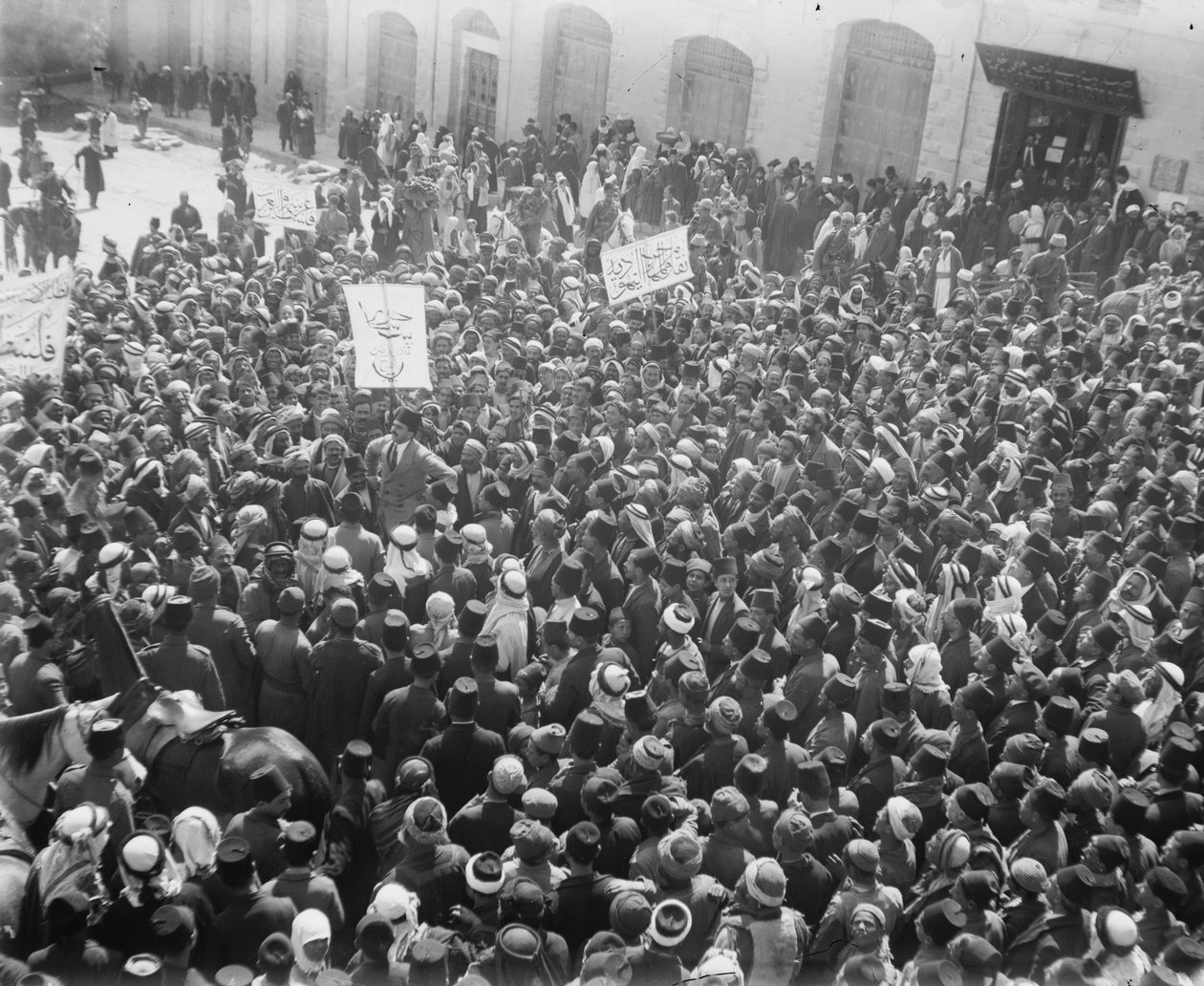Arabisk demonstration, 1920 (bw-foto) av Unbekannt Unbekannt
