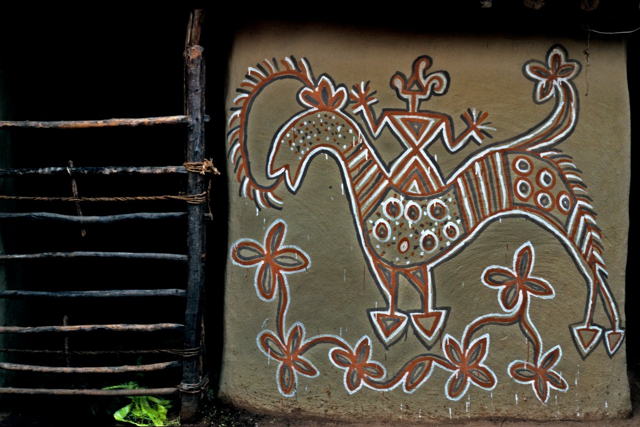 Tribal väggkonst i den kuperade byn Hazaribagh i Jharkhand, Indien. av Unknown