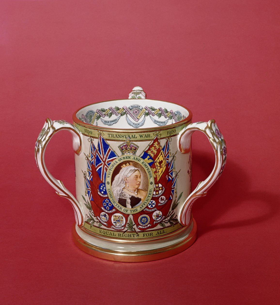 Spode treskaftad bägare till minne av Transvaalkriget, 1899-1900 (keramik) av English School