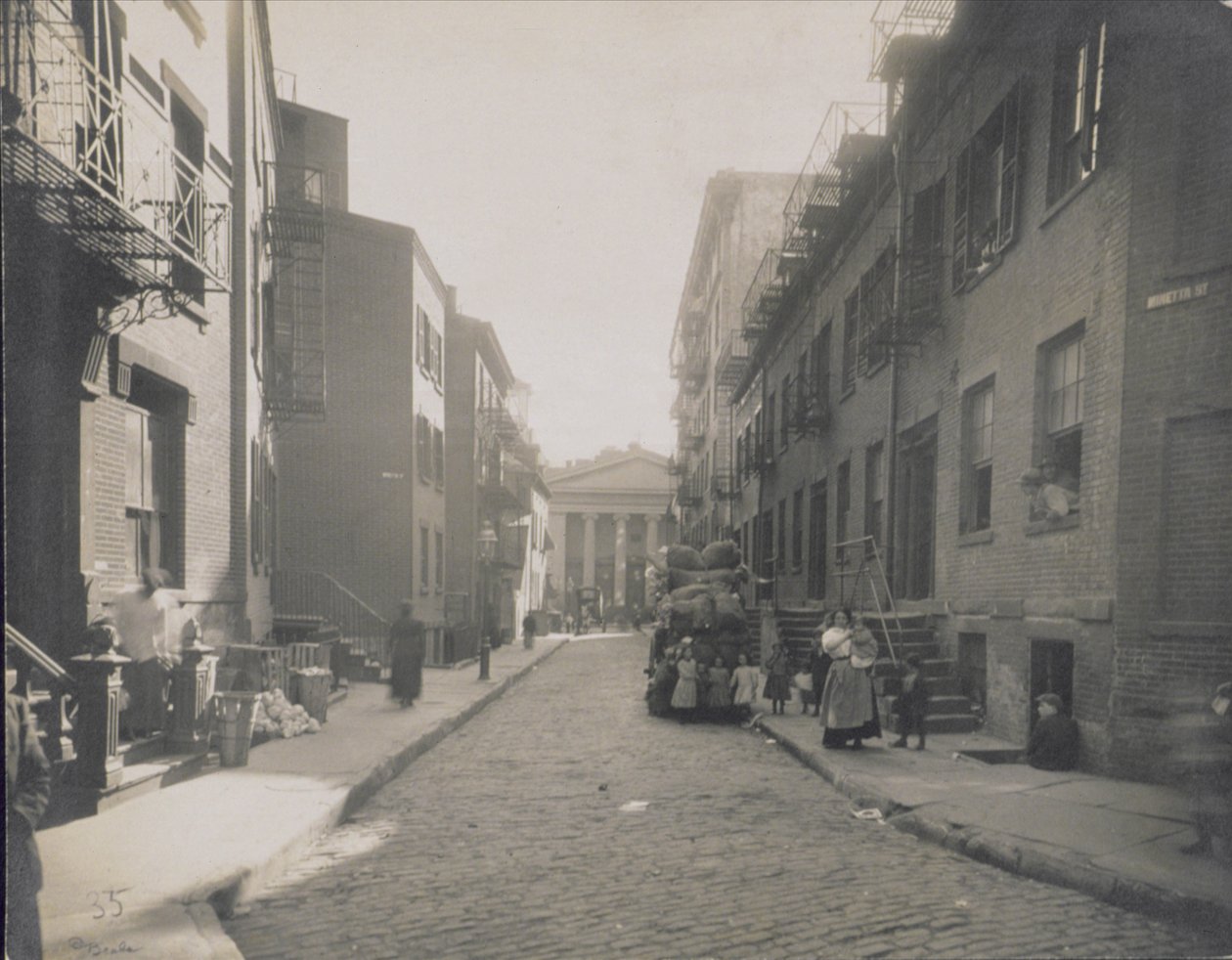 Street scene, Greenwich Village, New York, 1916-20  av American Photographer