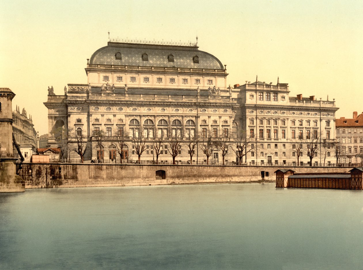 Nationalteatern i Prag, pub. c.1890 - 1900 (kromolitografi) av English Photographer