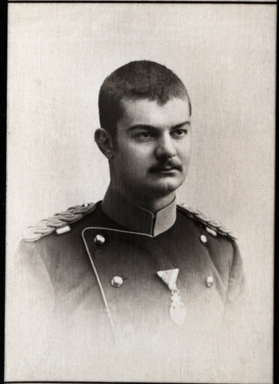 Porträtt av Alexander I Obrenovic av Serbien (1876-1903), kung av Serbien. av French Photographer