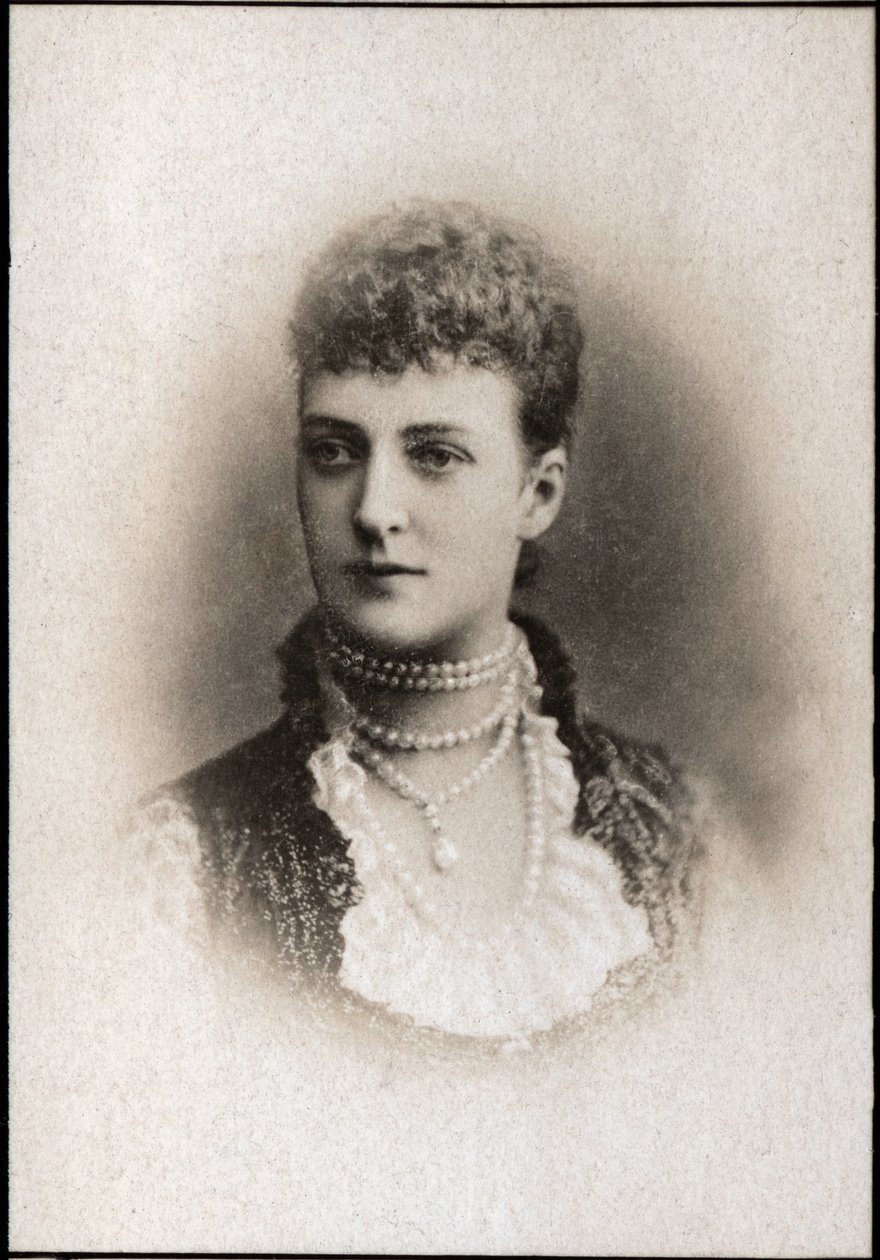 Porträtt av Alexandra av Danmark (1844-1925), drottning gemål av Storbritannien. av French Photographer