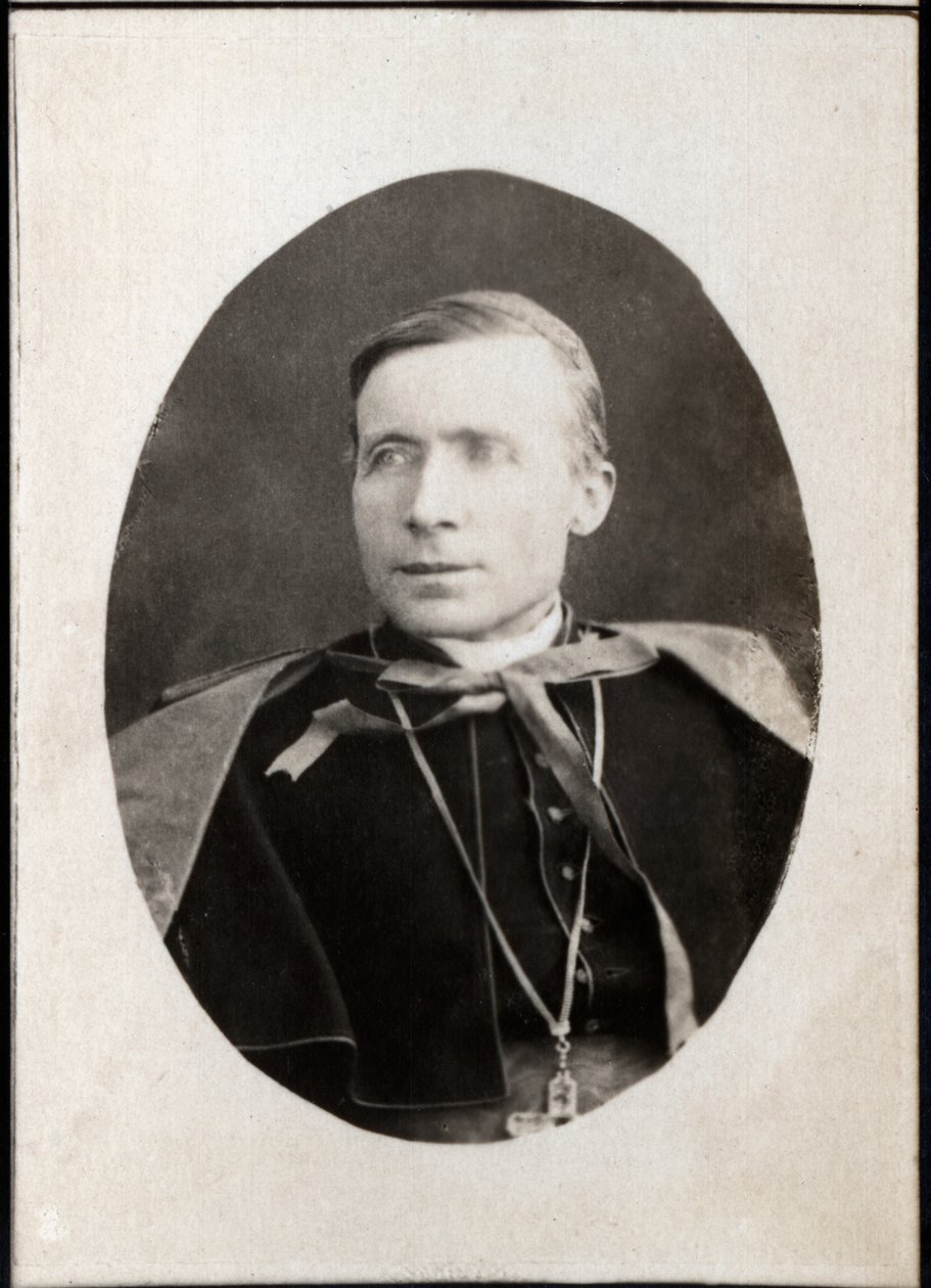 Porträtt av James Gibbons (1834-1921), amerikansk kardinal. av French Photographer