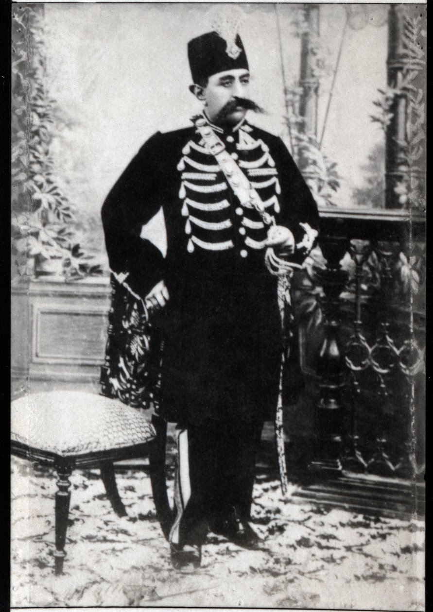 Porträtt av Mozaffar ad Din (1853-1907), Qajarid Shah av Persien. av French Photographer