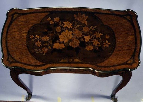 Ladys skrivbord med skjutskiva, stämplat med Versailles-märket, attr. till J.F.Oeben (d.1763) c.1755 av French School