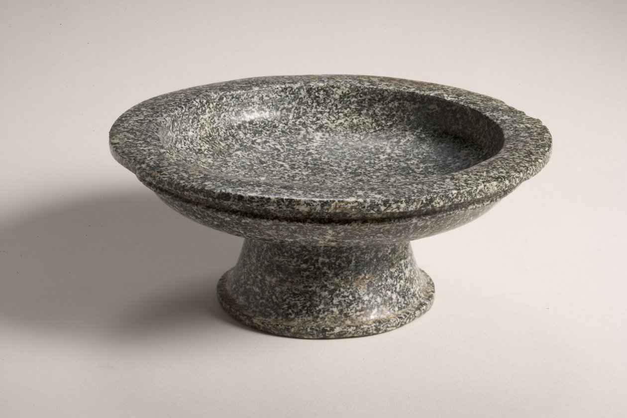 Fotskål, tidigt 500-tal f.Kr. (granodiorit) (se även 247953) av Achaemenid