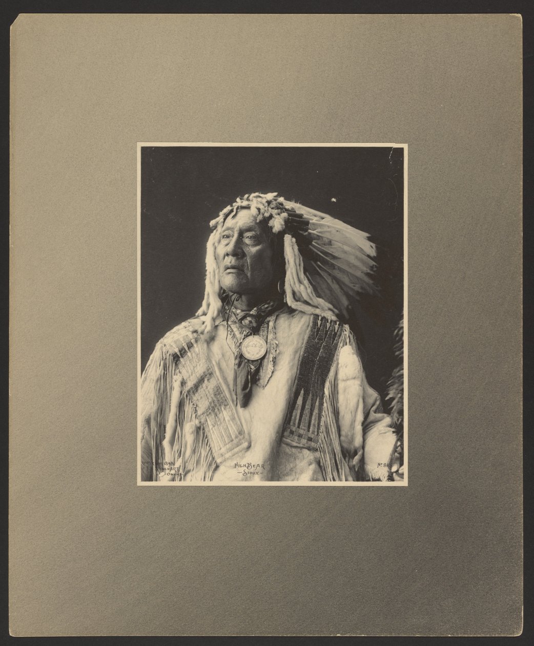 Hög björn, Sioux av Adolph F. Muhr