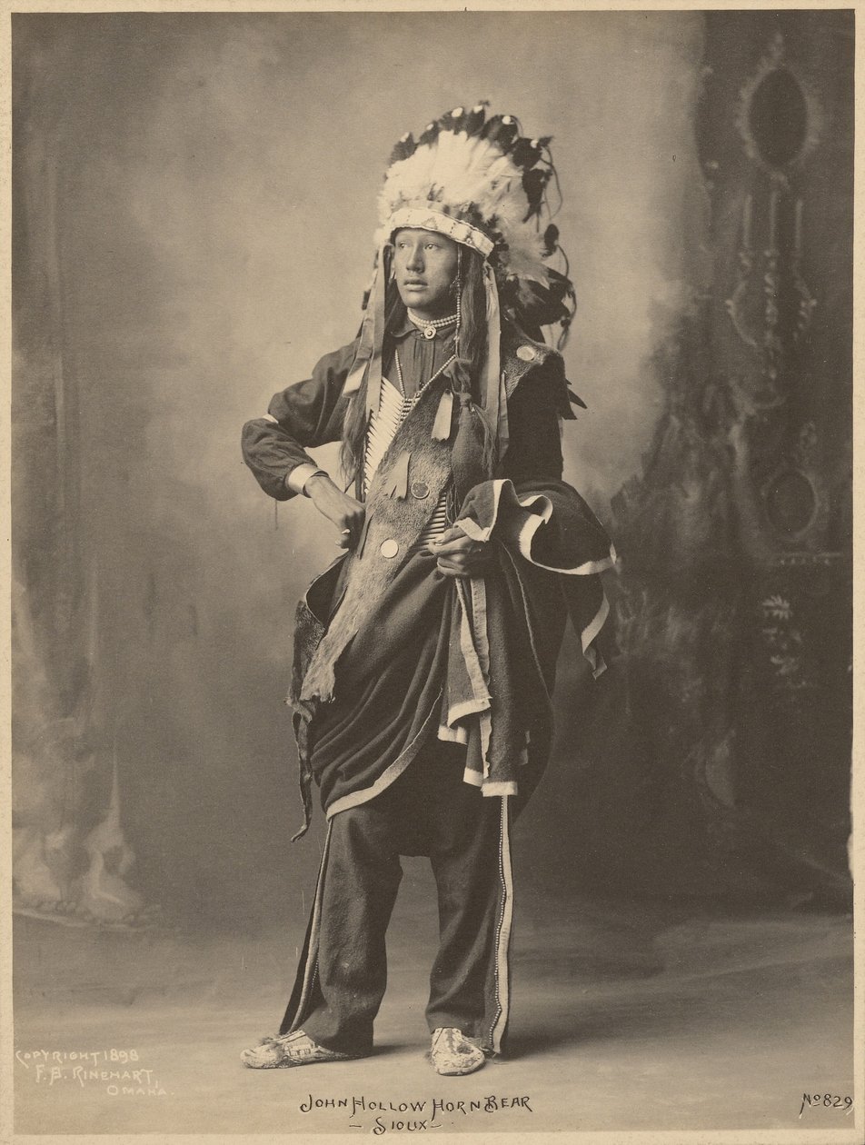 John Hollow Horn Bear, Sioux av Adolph F. Muhr