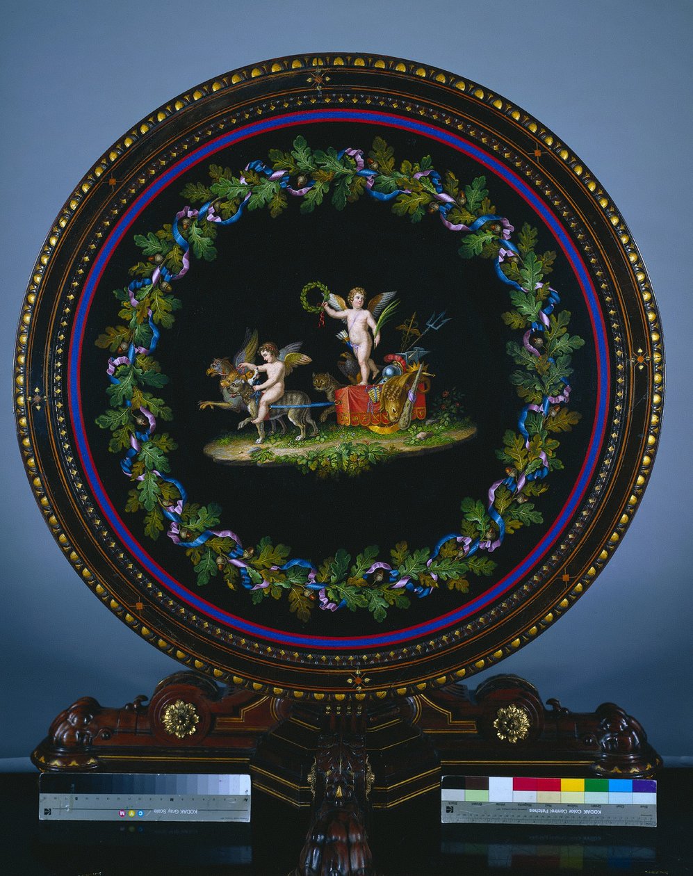 Mittbord med mikromosaikskiva, "Love Triumphant" av Agostino Francesangeli