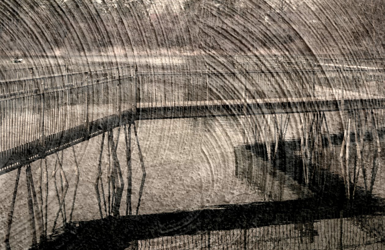 invisible, 2019, (blandade media) av Alex Caminker