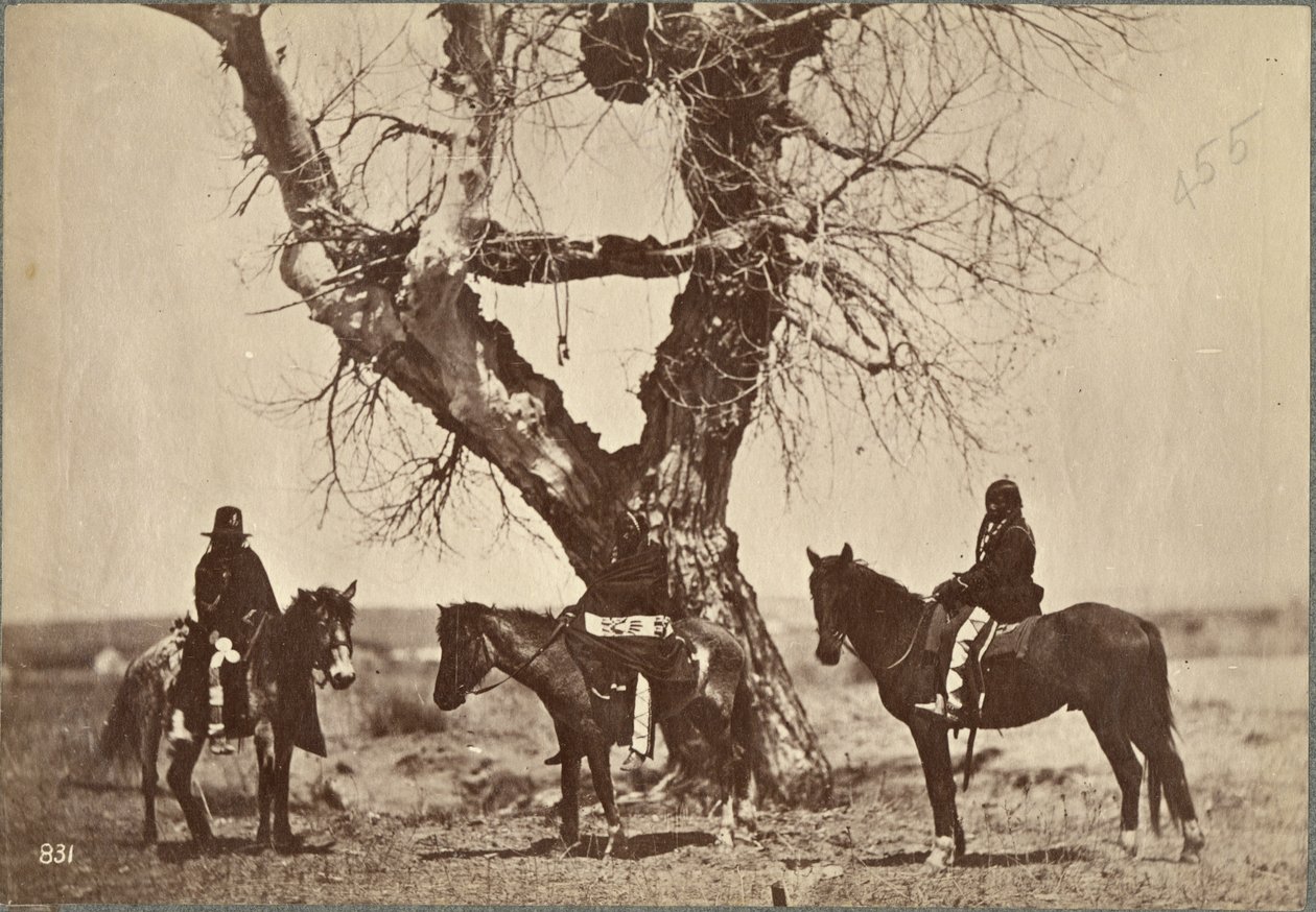 Burial, Dakota, 1868 (albumintryck) av Alexander Gardner