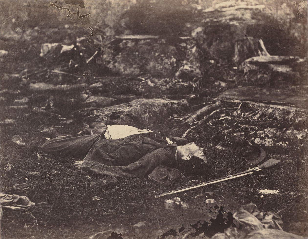 En skarpskytts sista sömn, Gettysburg, Pennsylvania av Alexander Gardner