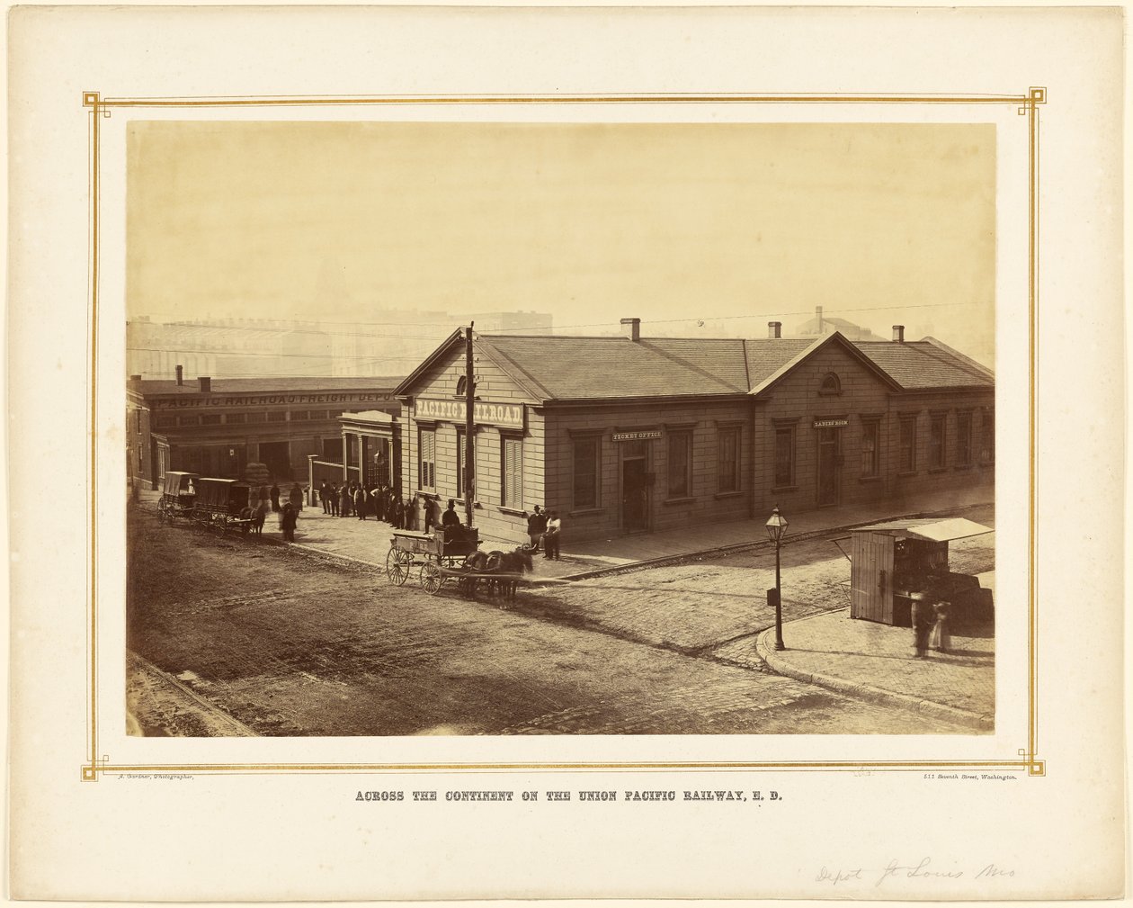 [Depot St. Louis, Missouri] av Alexander Gardner