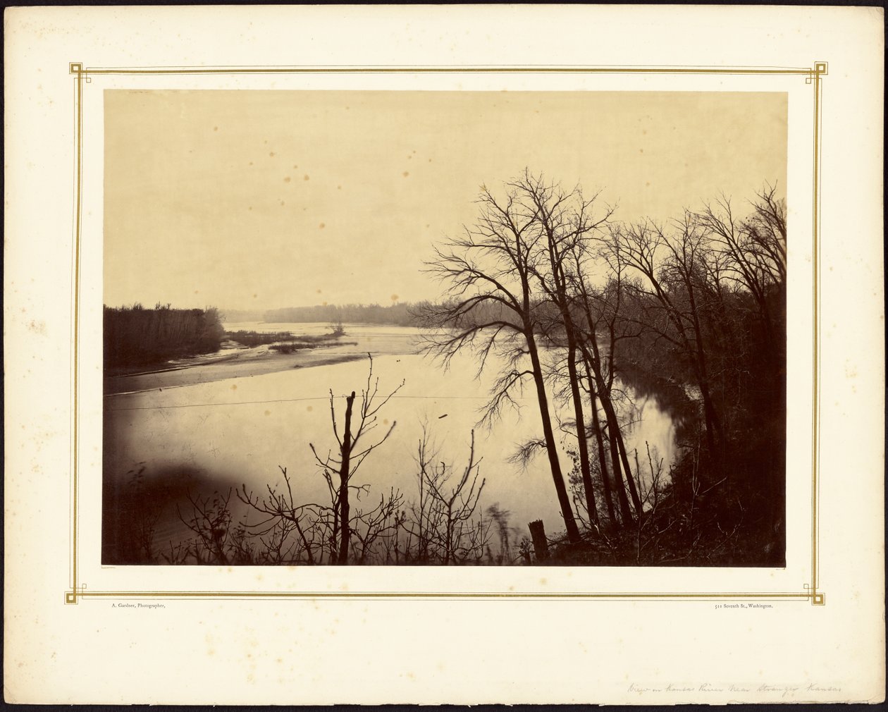 [Vy över Kansas River nära Stranger, Kansas] av Alexander Gardner