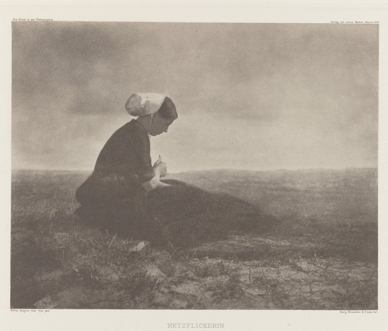 Netzflickerin (Mending Nets), Katwijk 1894 av Alfred Stieglitz