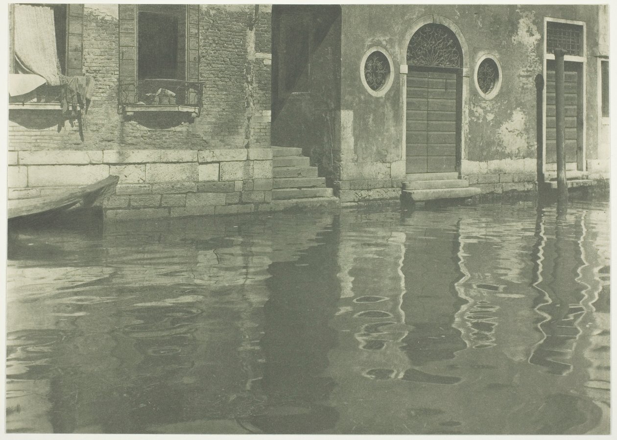 Reflektioner—Venedig av Alfred Stieglitz