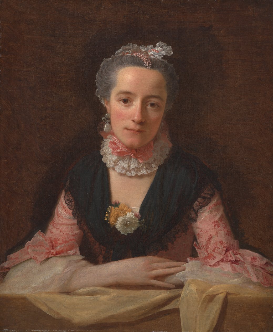Dam i en rosa sidenklänning av Allan Ramsay