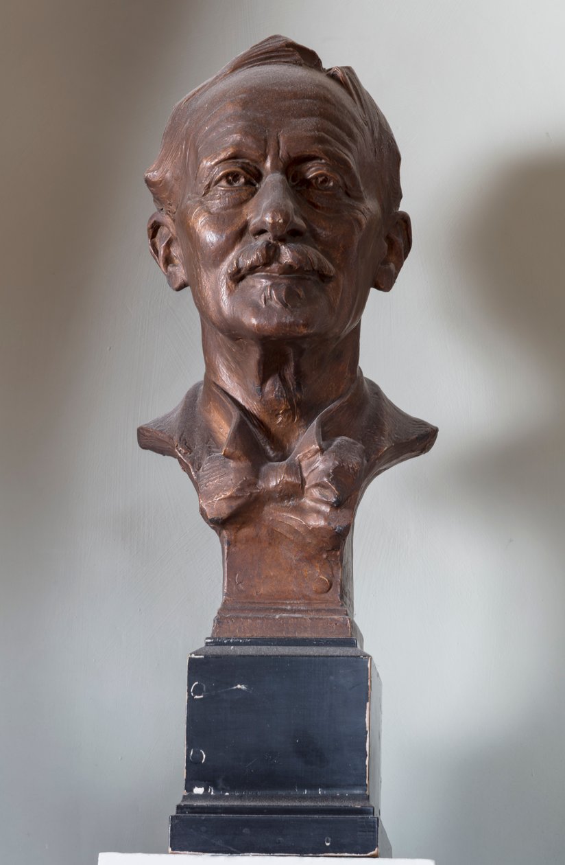 Skulptur av C R Ashbee, ca 1929 av Allan Wyon