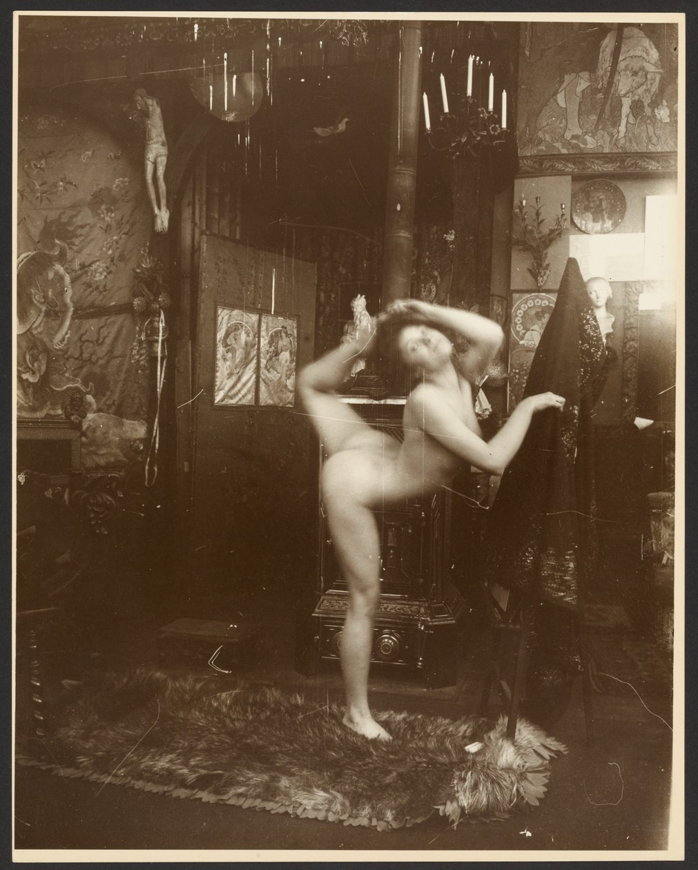 [Naken kvinnlig modell som ballerina, Paris] av Alphonse Maria Mucha