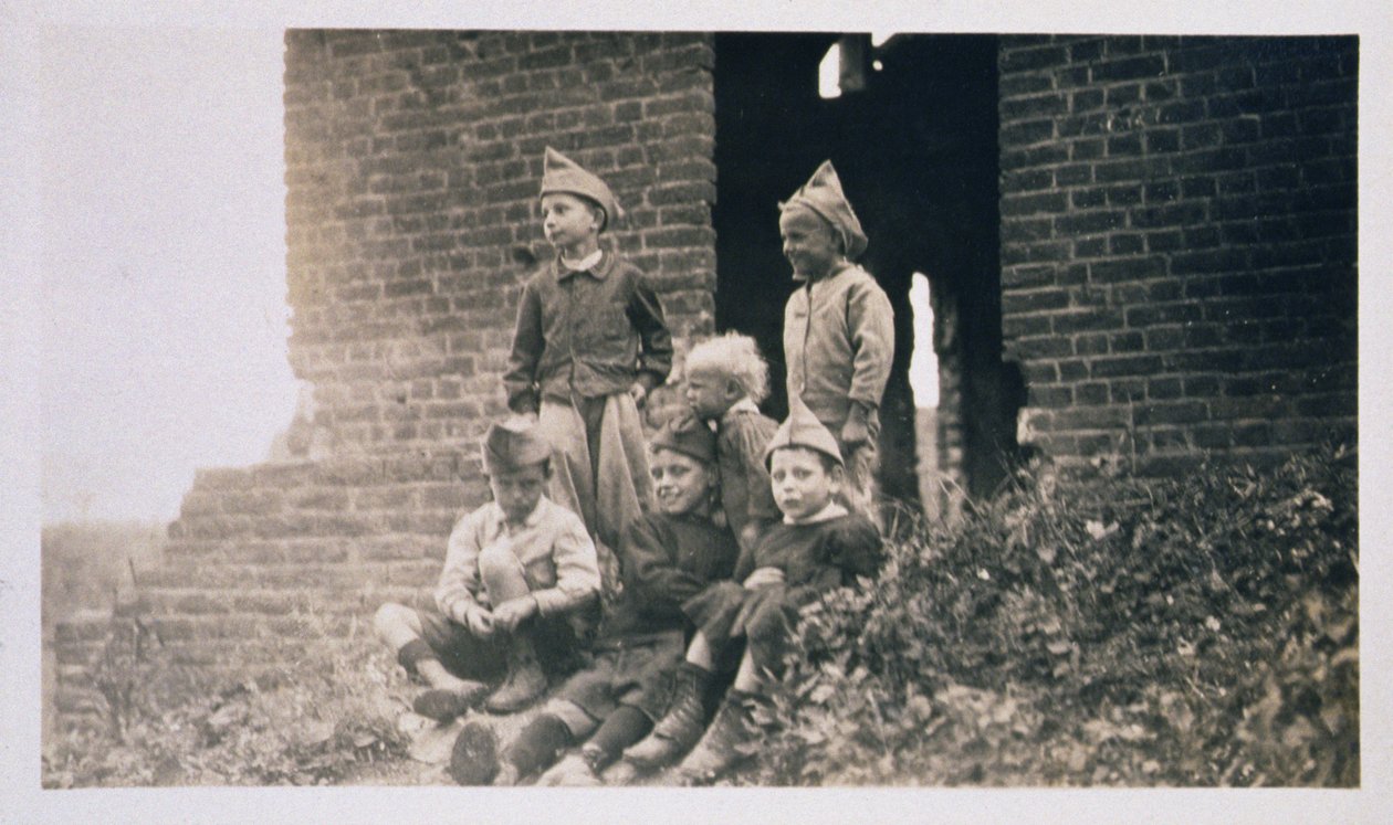 Children in Post-World War I France, 1919  av American Photographer