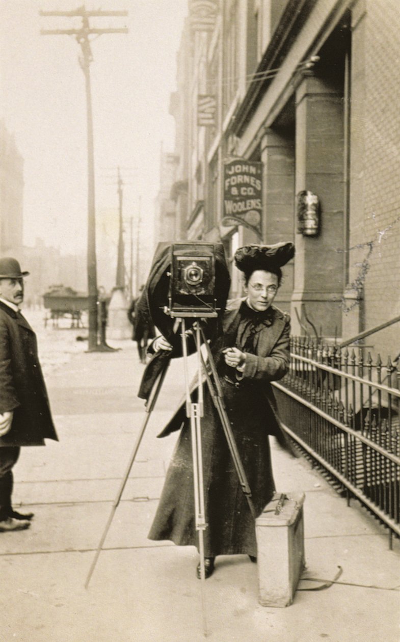 Photographer Jessie Tarbox Beals (1871-1942), c.1902  av American Photographer