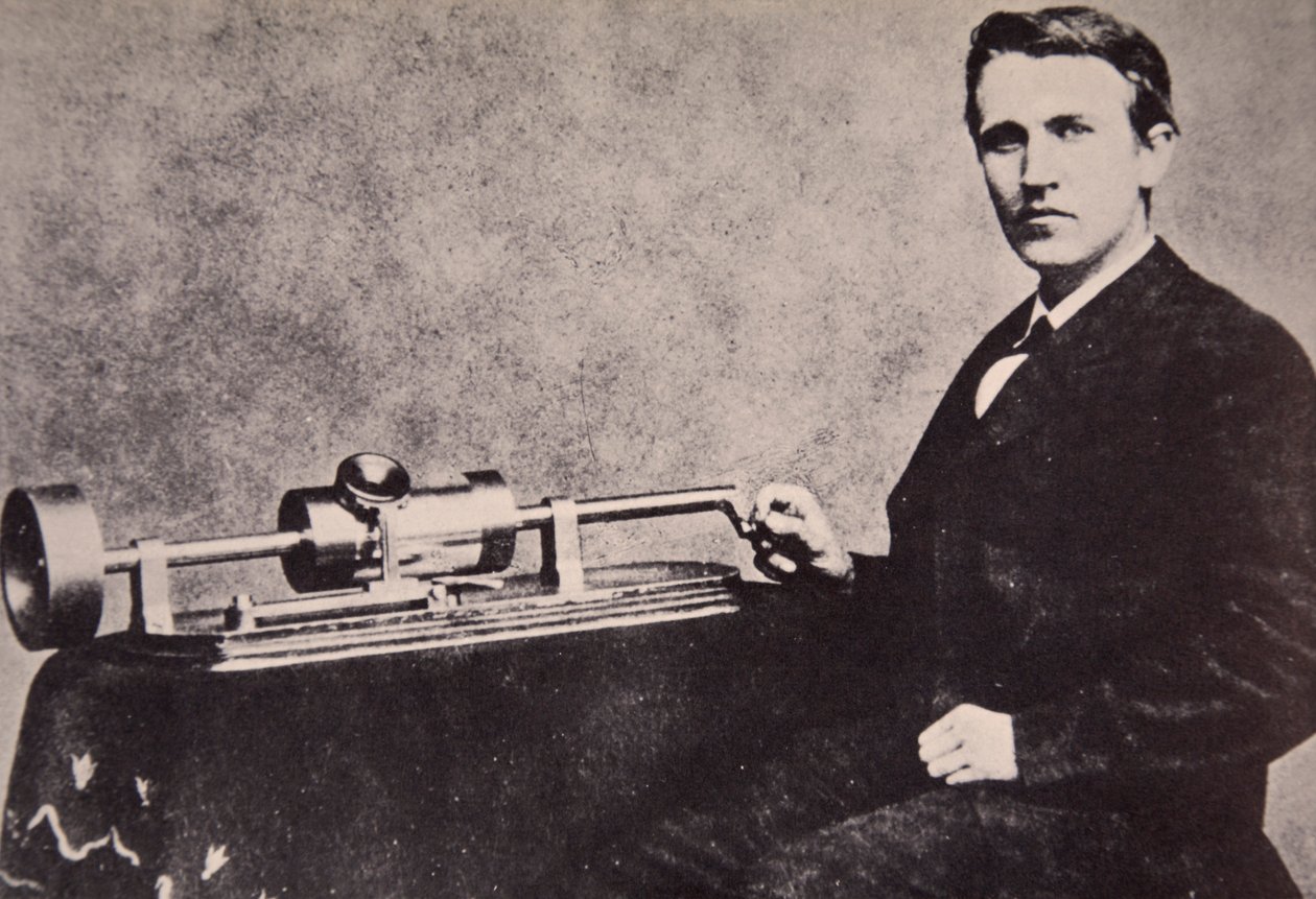 Thomas A. Edison sitter vid sin uppfinning, fonografen, 1878 av American Photographer