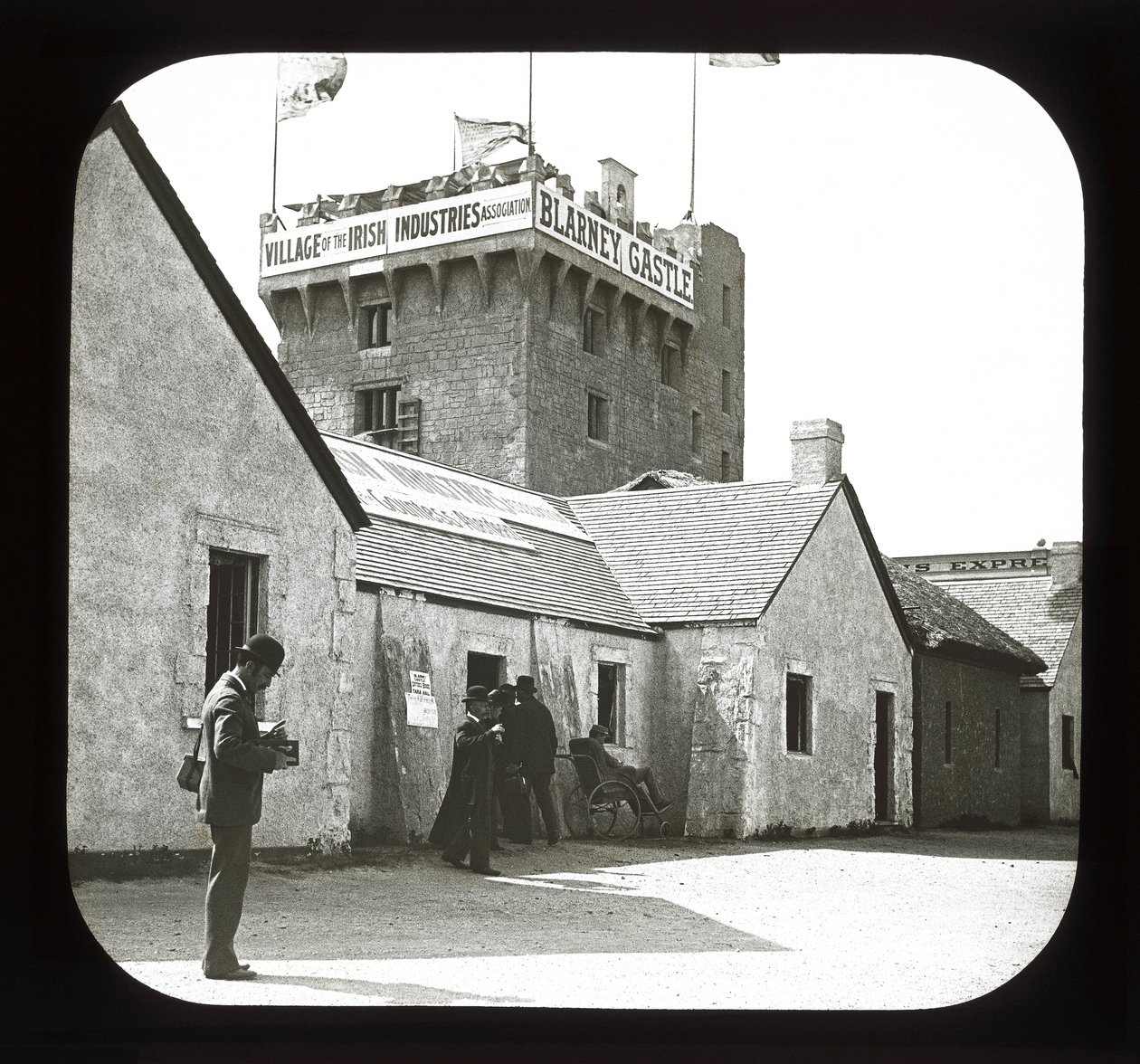 Worlds Columbian Exposition: Irish Village, Chicago, 1893 (lanternbild) av American Photographer