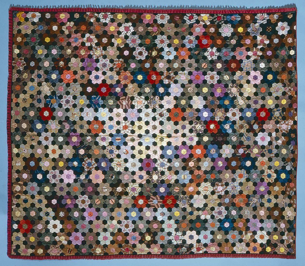 Optiskt blompusseltäcke, 1854 (silke) av American School
