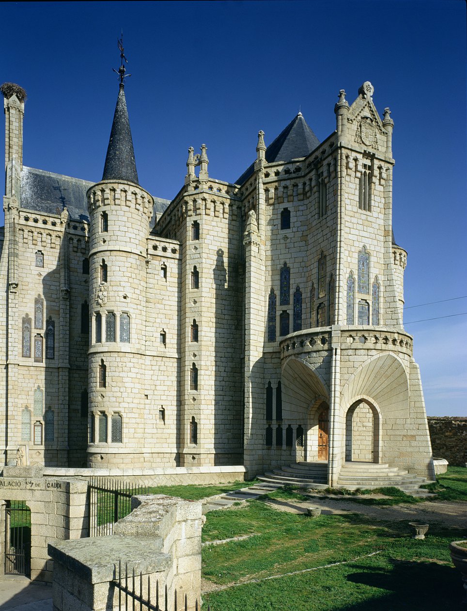 Biskopspalatset av Antonio Gaudi