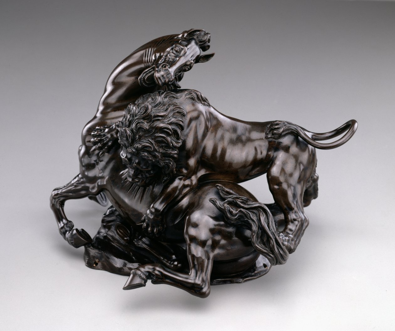 Lejon attackerande häst. c.1580/90 av Antonio Susini