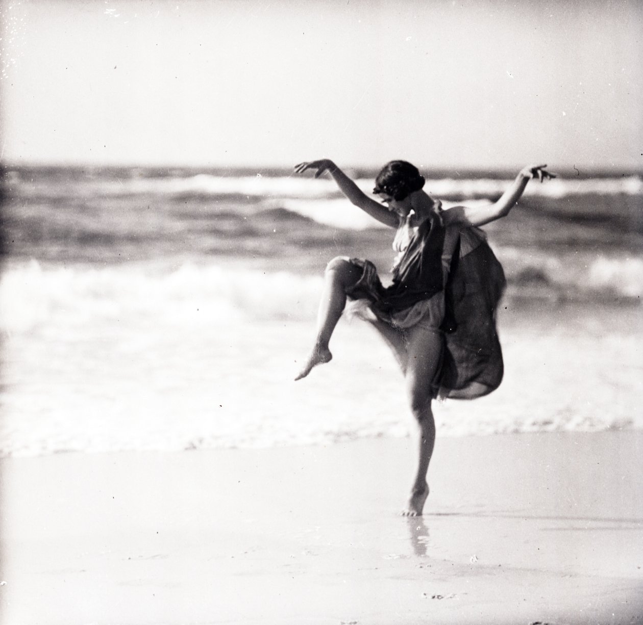Dansare Anna Denzler, 1921 (bw-foto) av Arnold Genthe