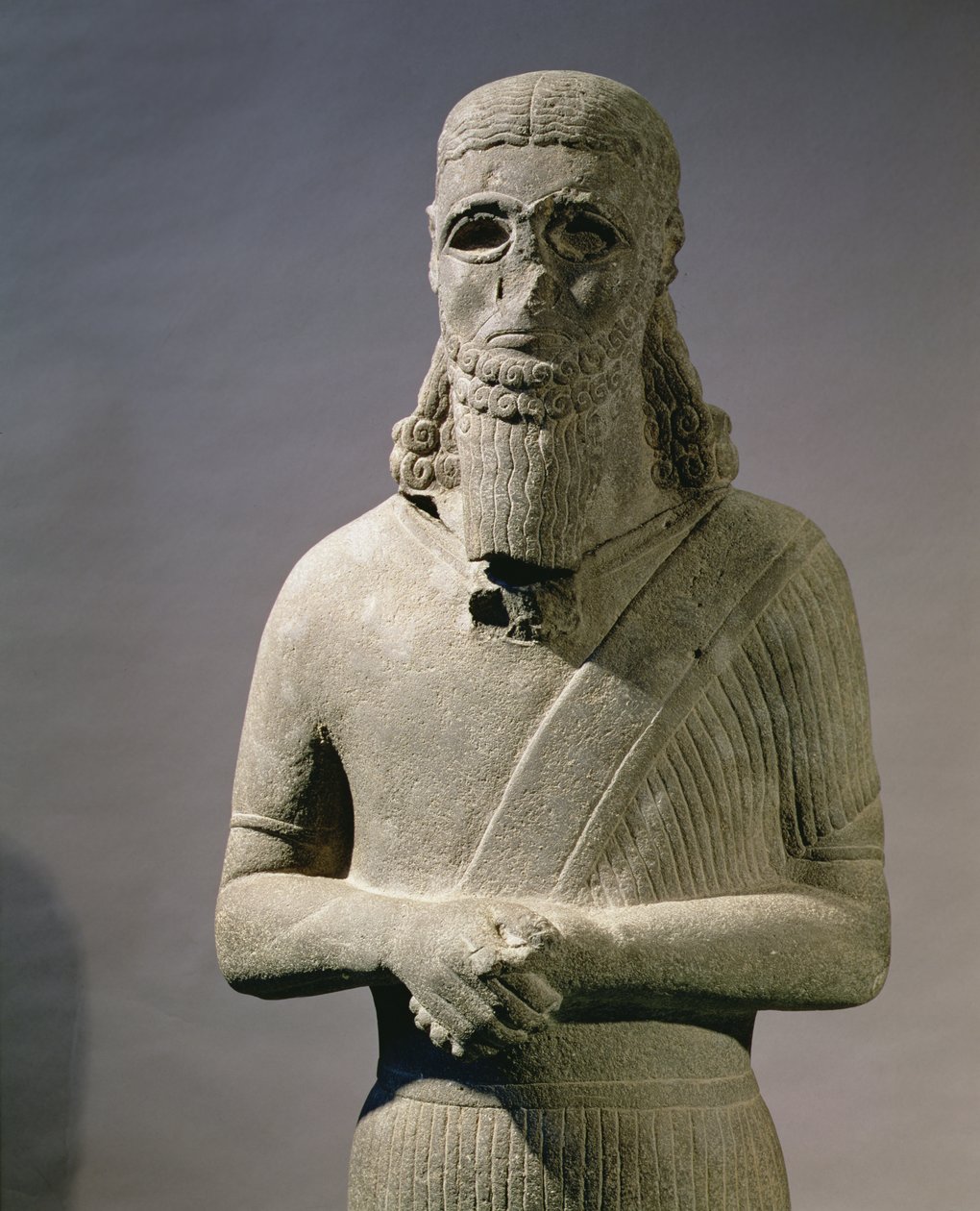 Staty tillägnad guden Haddad-Yishi (basalt) (se även 110888) av Assyrian