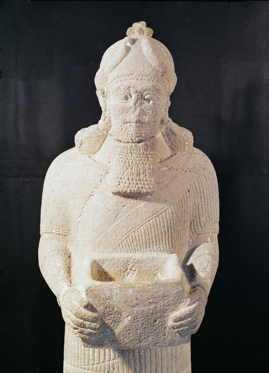 Statyett av en man som bär en låda, från Arslan Tach, Syrien (detalj) av Assyrian