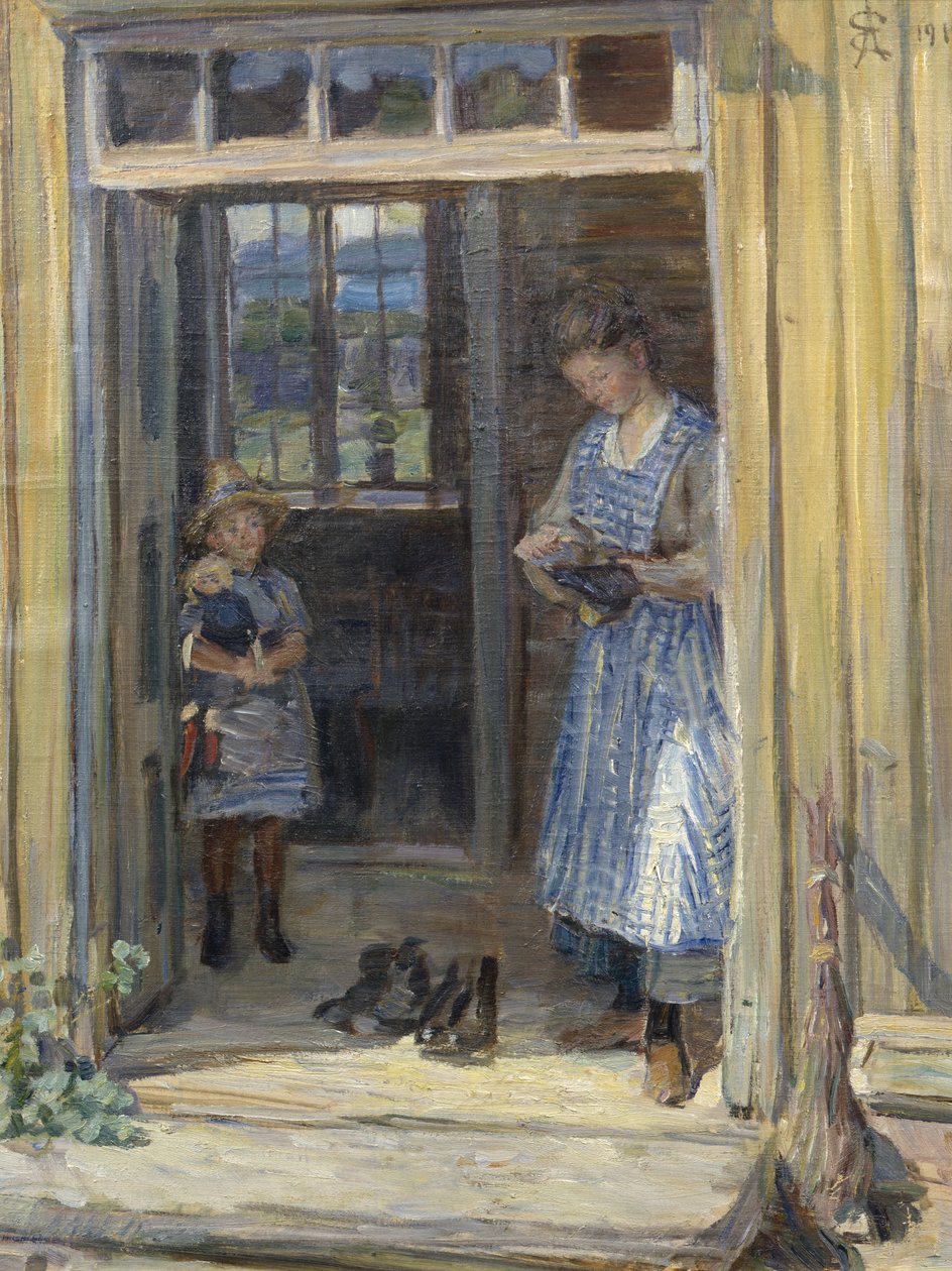 Kvinna och flicka i dörröppningen av August Eiebakke