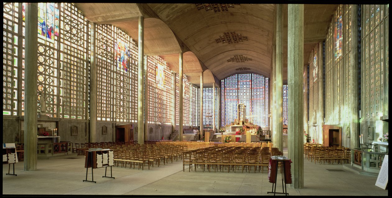 Interiörvy av kyrkan av Auguste Perret