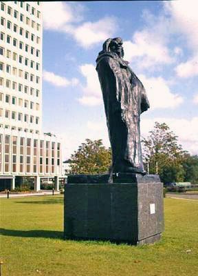 Balzac (brons) av Auguste Rodin