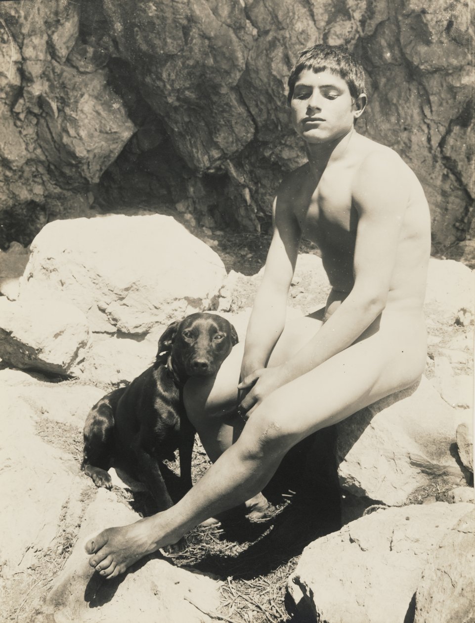 [Naken pojke och hund] av Baron Wilhelm von Gloeden