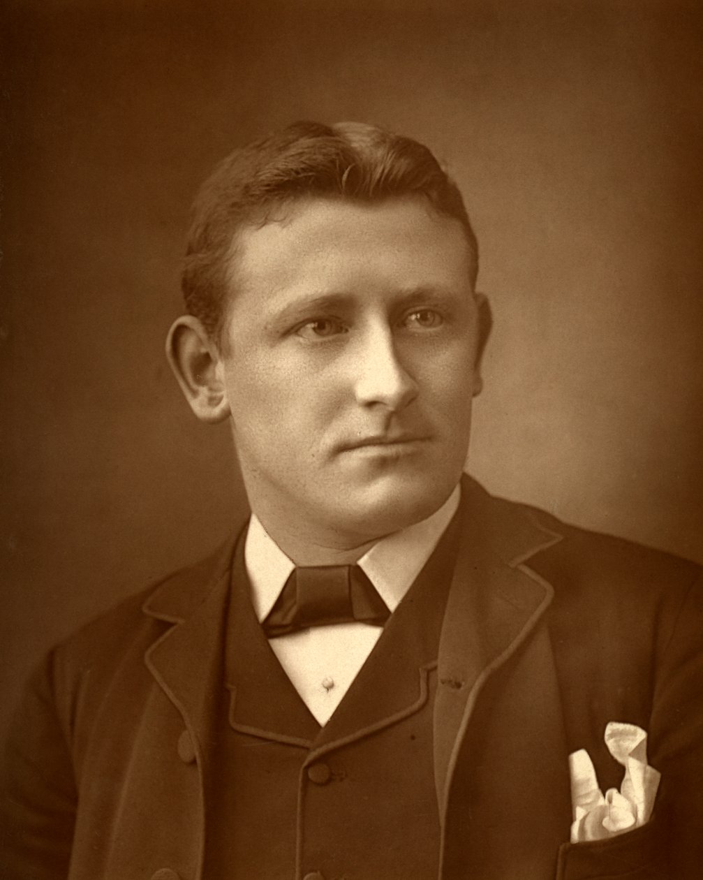 Austin Brereton, brittisk författare, 1886 av Barraud