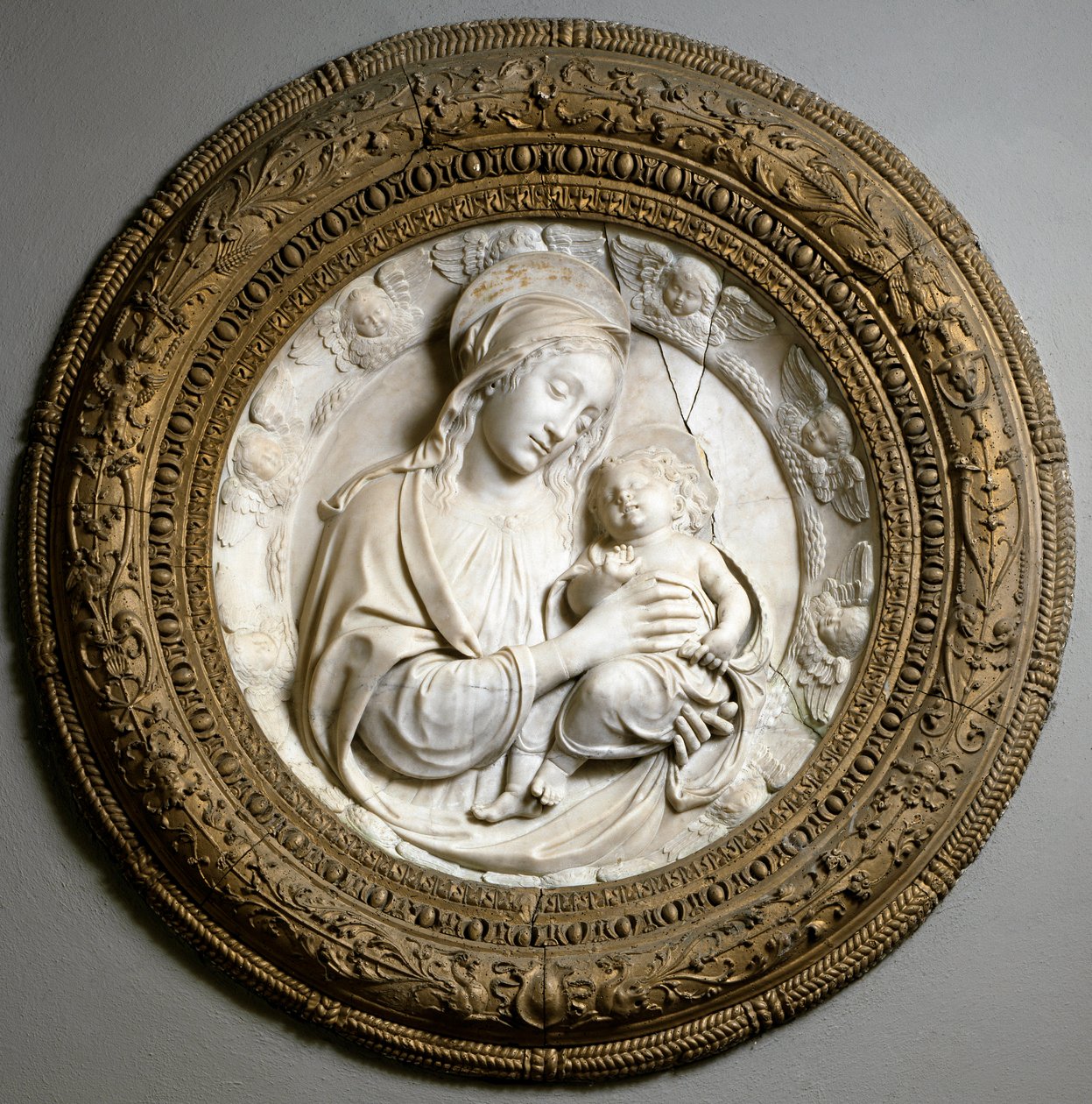 Jungfru och barn. Skulptur av Benedetto da Maiano