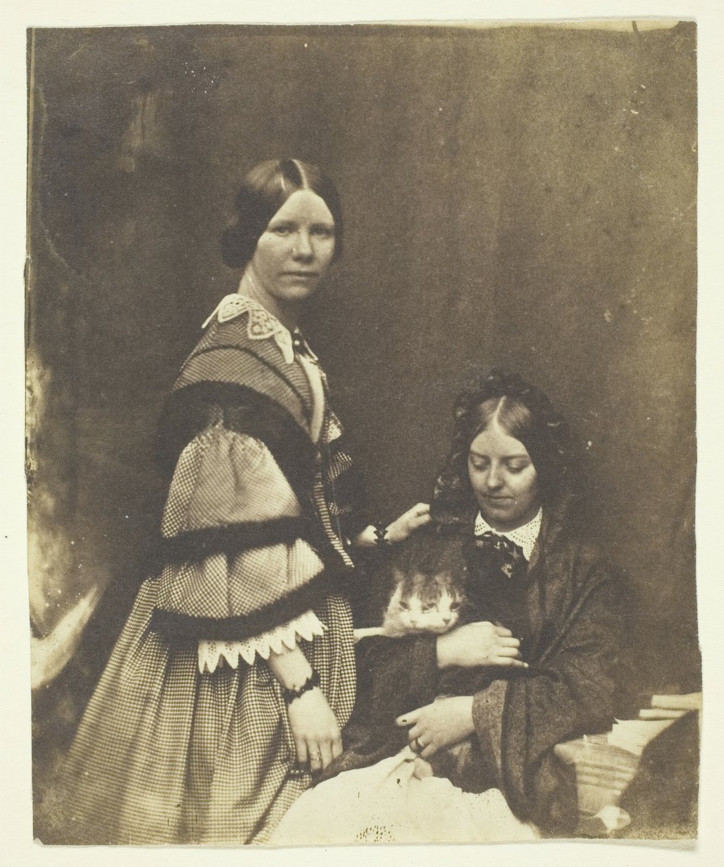 Mrs. Craik Holding Cat, c. 1858. av Benjamin Mulock