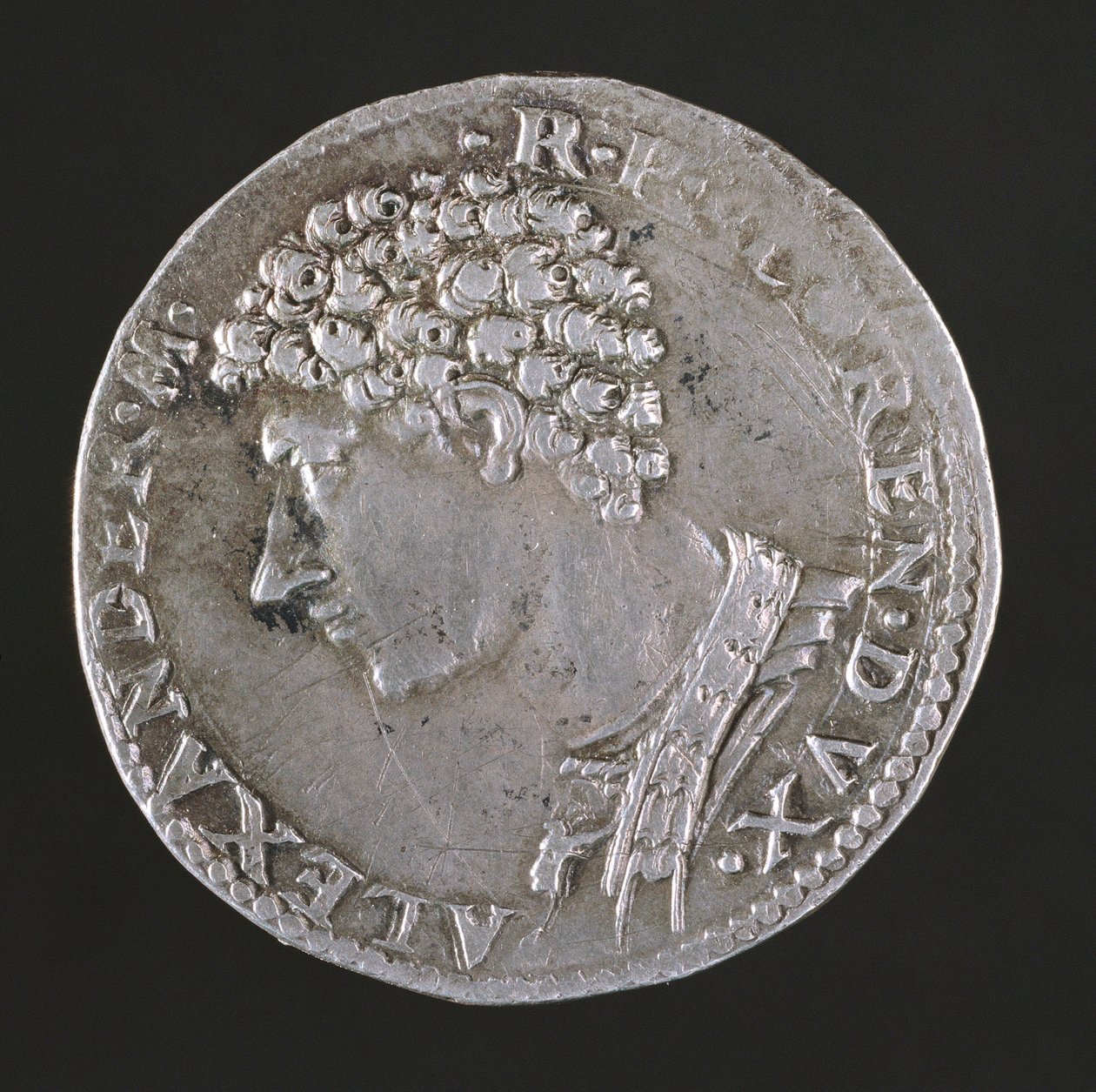 Framsida av Alessandro De Medicis silvermynt (1511-74) Inskription: ALEXANDER MED R P FLOREN DVX, präglad 1532-37 (för baksidan se 108640) av Benvenuto Cellini