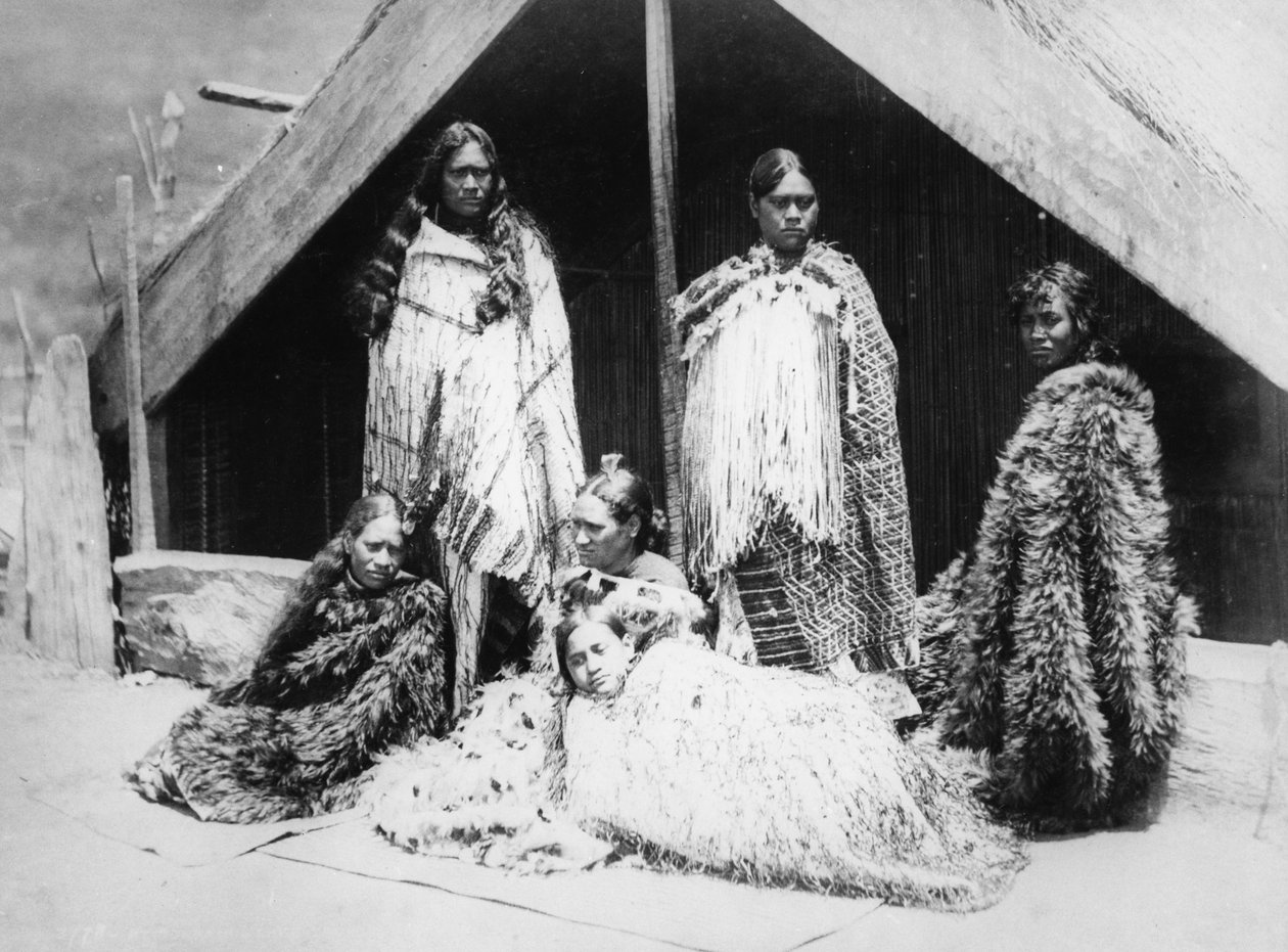 En grupp maorikvinnor, ca 1880-talet av Burton Brothers Studio