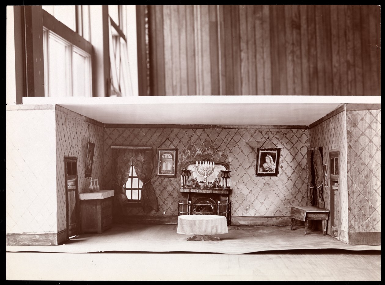 Modell av uppsättningen av en oidentifierad pjäs designad av Ernest Gros, 1899 (silvergelatintryck) av Byron Company