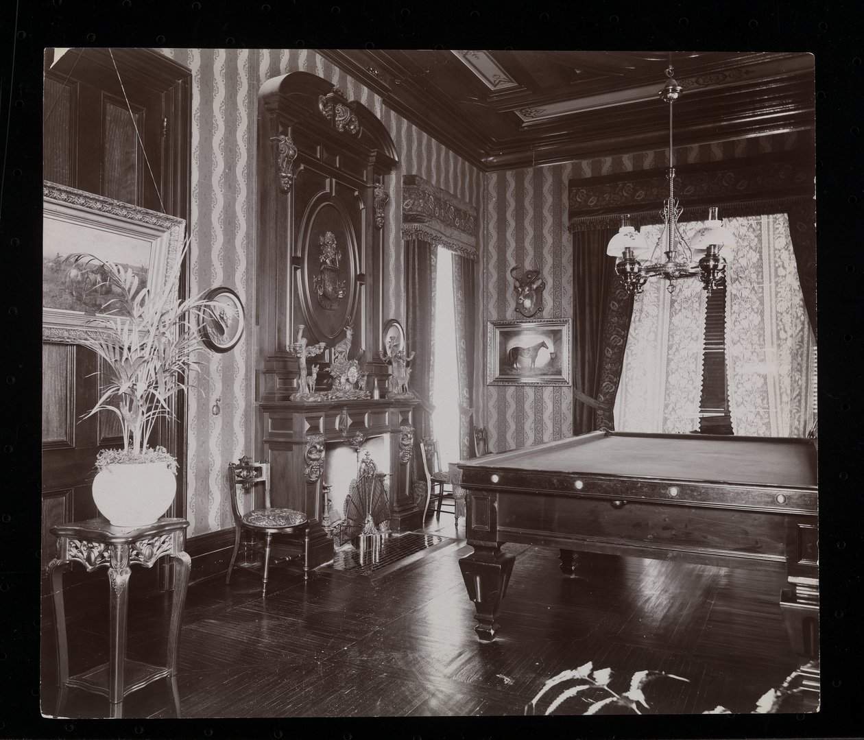 Biljardrummet på John Jacob Astors residens i Rhinecliff, N.Y., 1893-94 (silvergelatintryck) av Byron Company