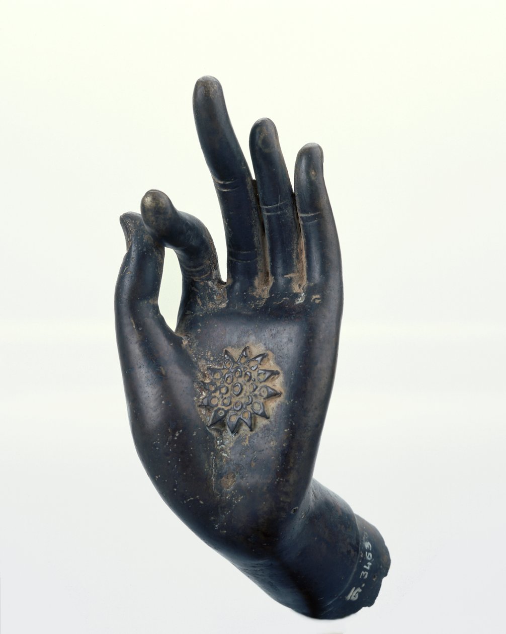 Hand of Buddha (brons) av Cambodian School