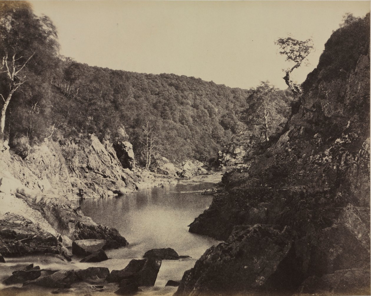River Landscape, Skottland, ca. 1858. av Captain Horatio Ross