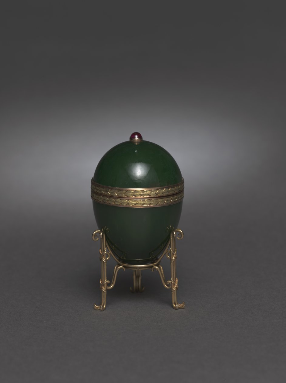 Jadeägg med stativ, efter 1900 av Carl Fabergé
