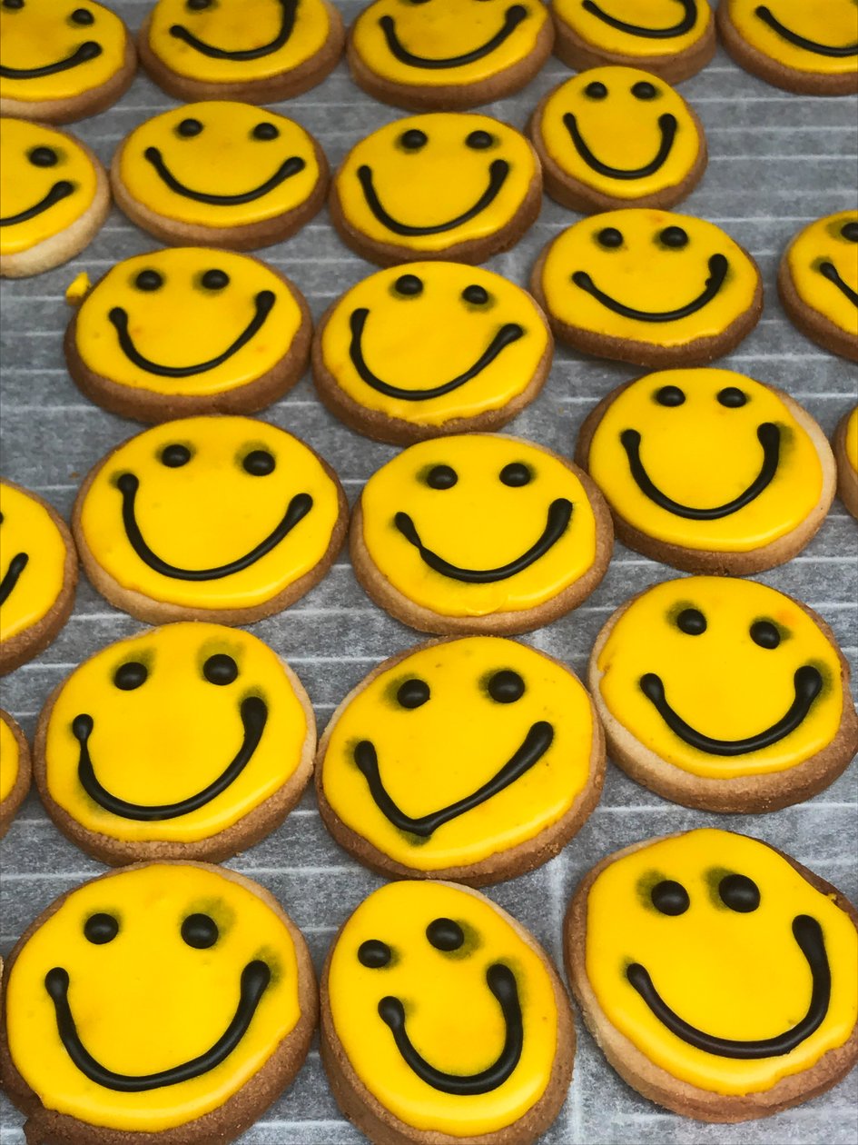 Sammansättning - Smiley, 2019 (foto) av Cécile Jamet