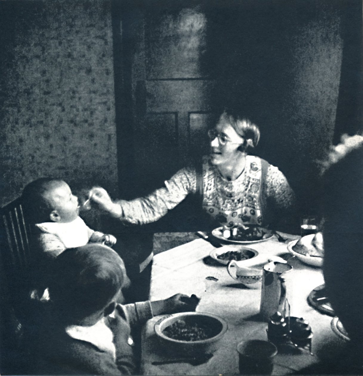 En god varm middag, 1941 av Cecil Beaton